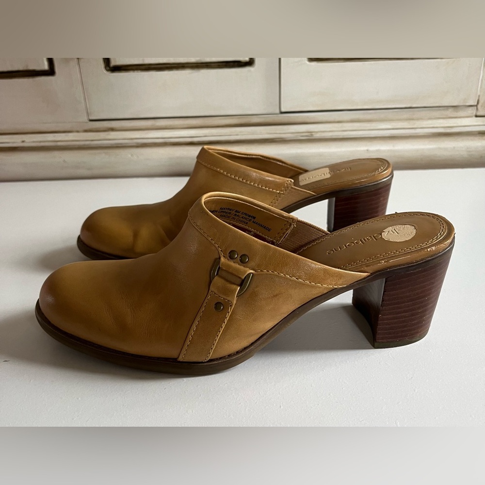 Liz Claiborne Leather Upper Women's Mule Heels, Maytay Creamy Camel color size 8